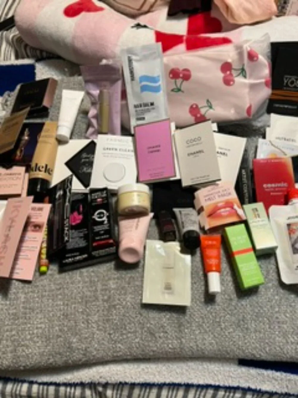 NWT 40 Item Luxury Beauty Sample & Deluxe Fragrance, Makeup, Hair, Beauty Bundle